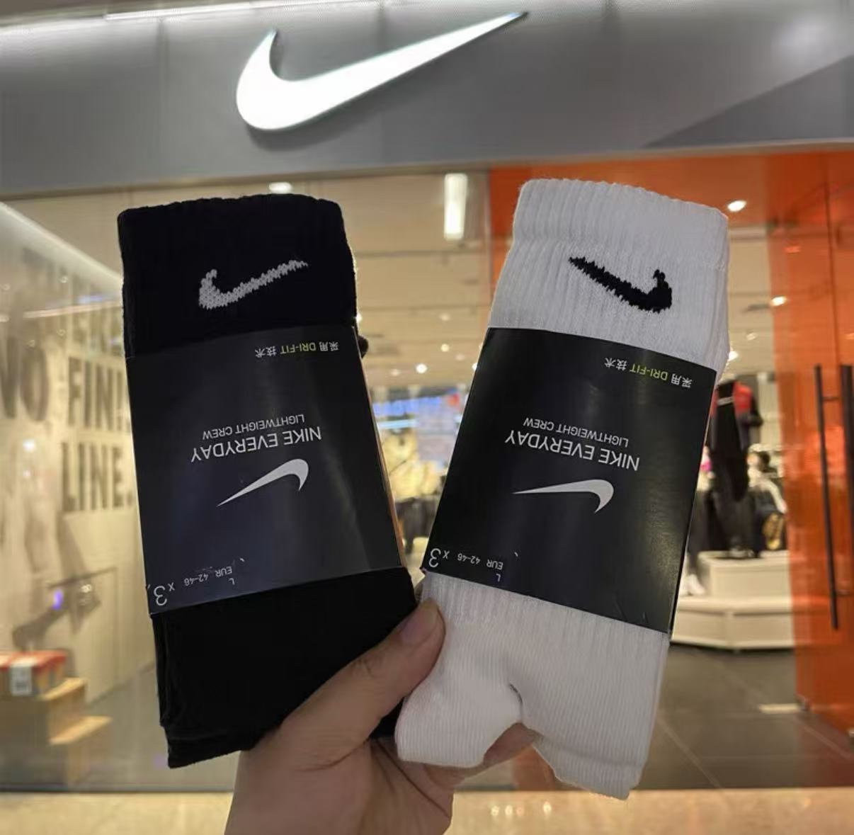 ナイキ 3足セット クルーソックス 男女兼用 伸縮性のあるリ - Cotton Crew Sock Pack のレビューと価格